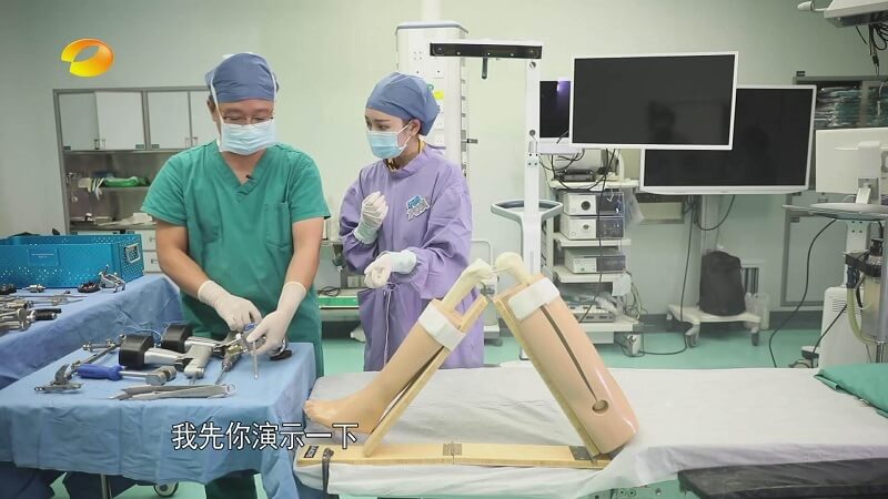 《How to Operate Knee Arthroplasty by Robot》